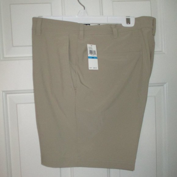 IZOD Swingflex Mens Flat Front Camel Beige Stretch Golf Short Pant NWT-Size 36W - Picture 2 of 5